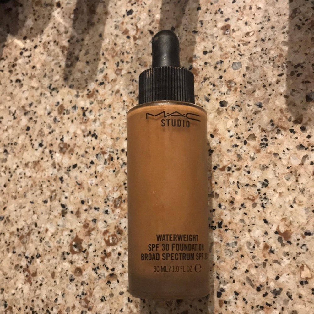 MAC waterweight spf 30 foundation NC45